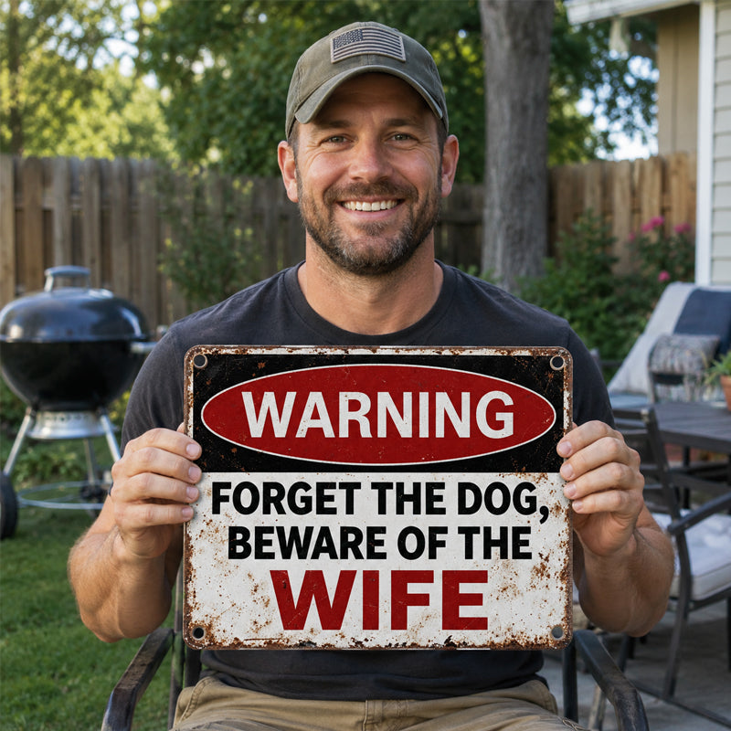 Funny Warning Metal Sign – Forget The Dog, Beware Of The Wife | Novelty Wall Plaque for Man Cave & Garden